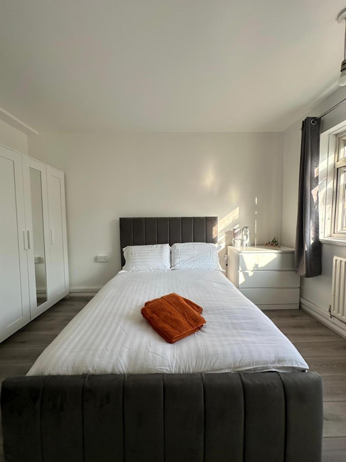 Alloggio in famiglia Modern In A 4 Bedroom Flat In London, Shared Bathroom! Londra