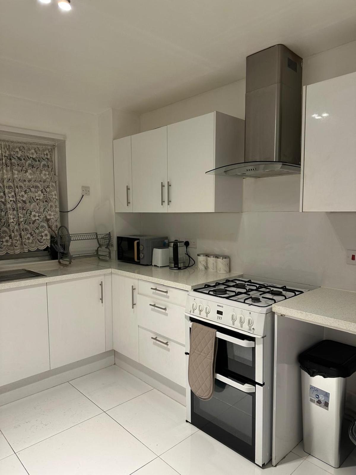 Modern In A 4 Bedroom Flat In London, Shared Bathroom! Alloggio in famiglia Londra