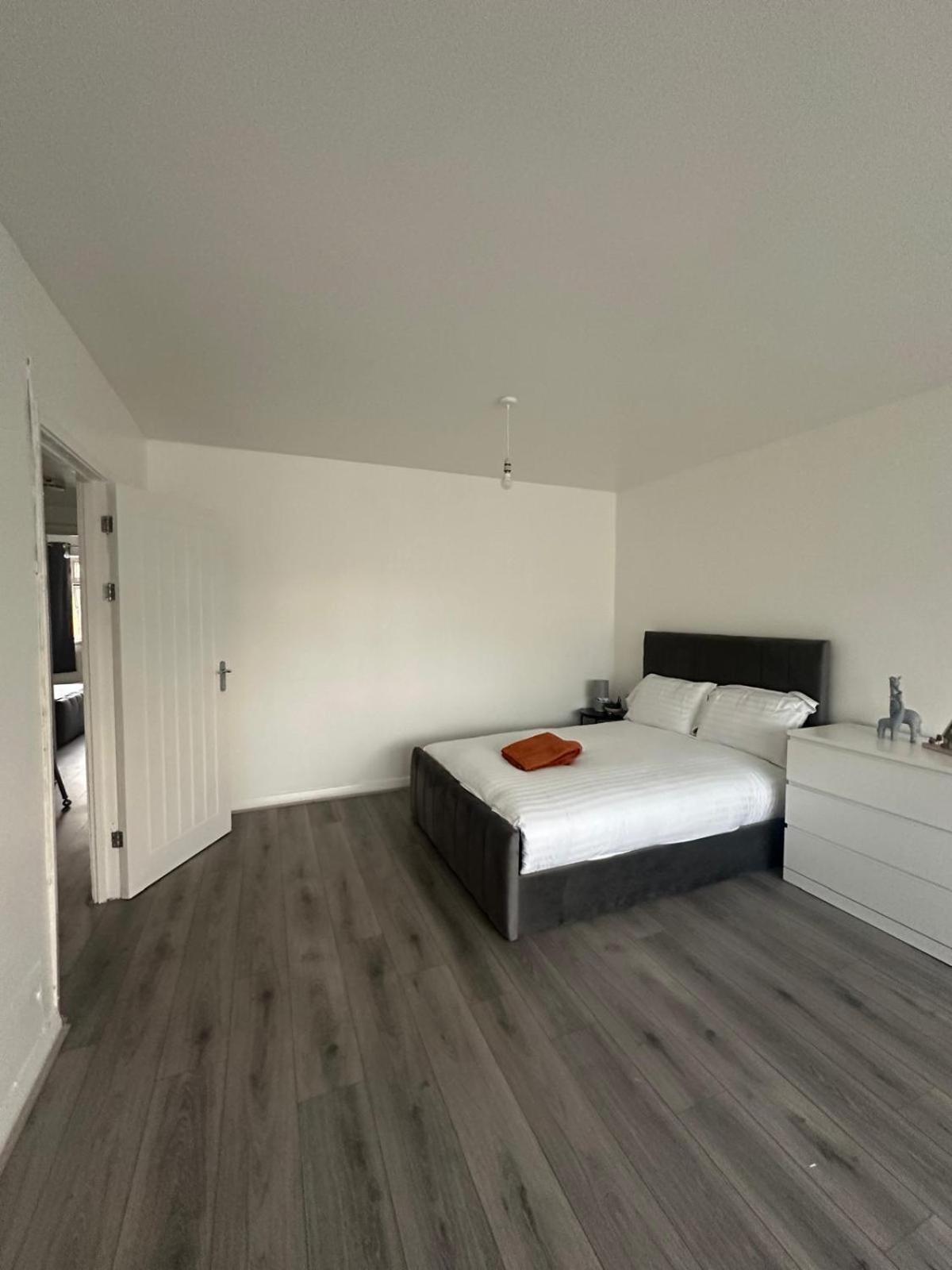 Modern In A 4 Bedroom Flat In London, Shared Bathroom! Alloggio in famiglia