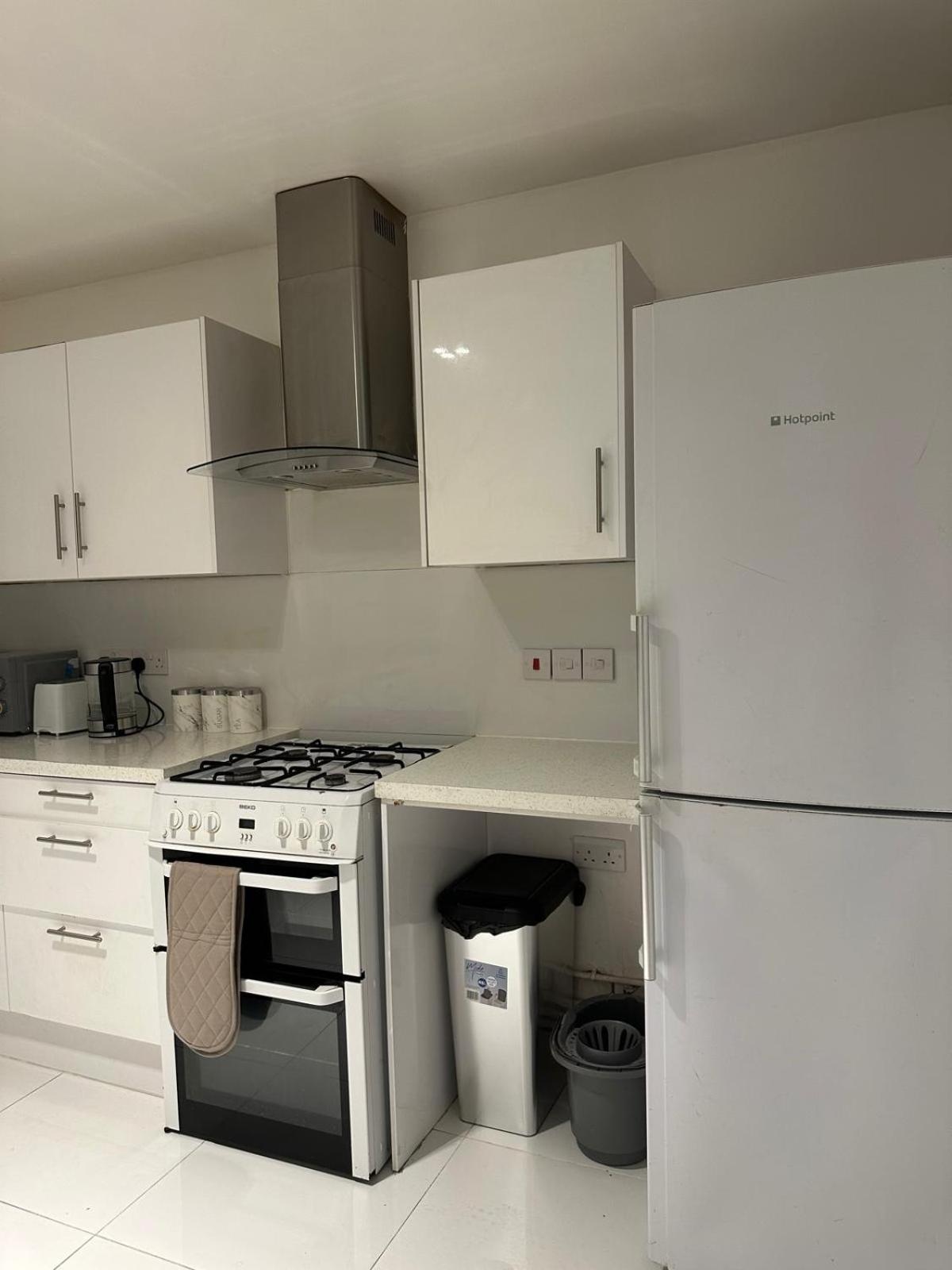 Modern In A 4 Bedroom Flat In London, Shared Bathroom! Alloggio in famiglia Londra