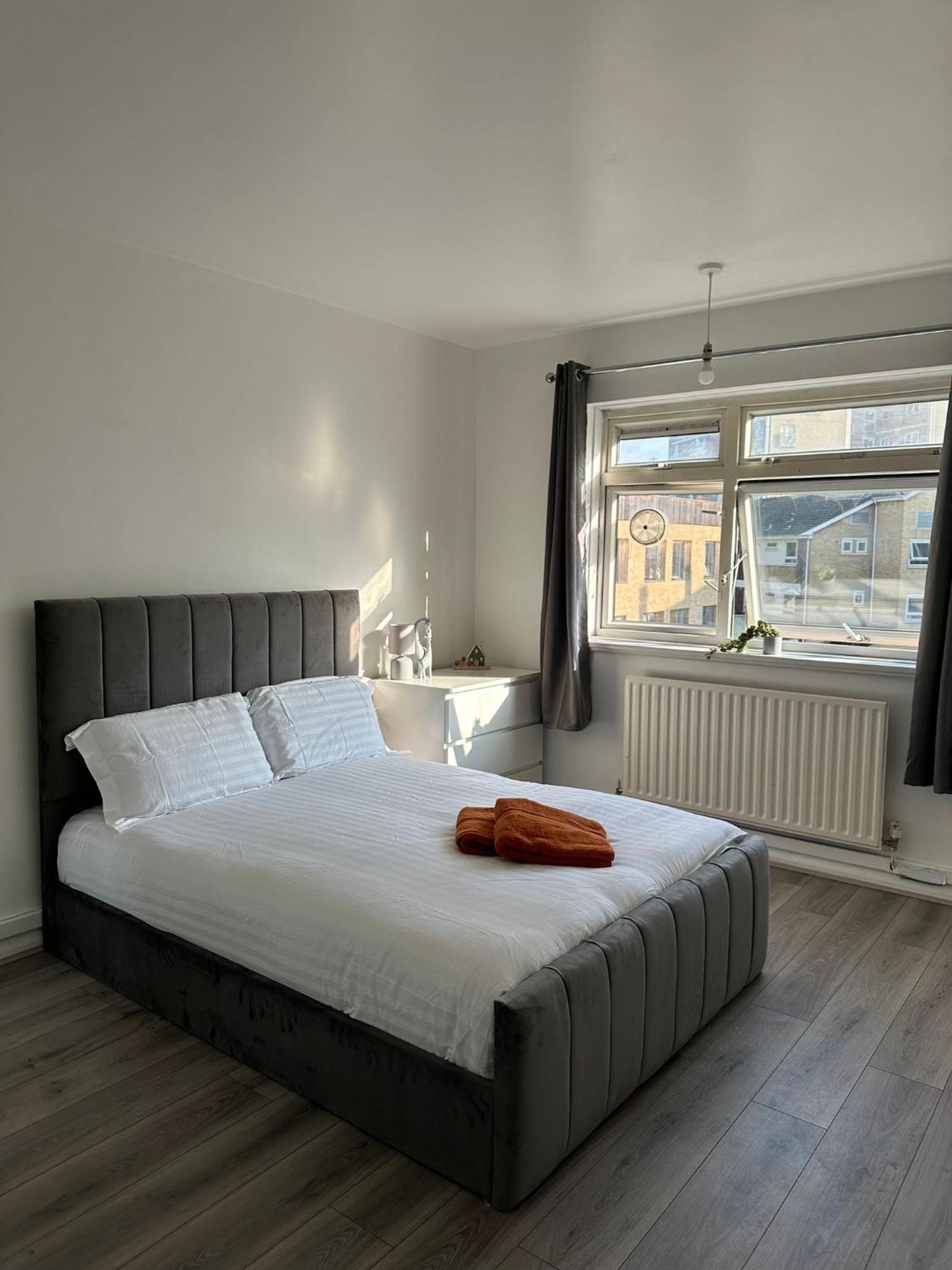 Modern In A 4 Bedroom Flat In London, Shared Bathroom! Alloggio in famiglia *