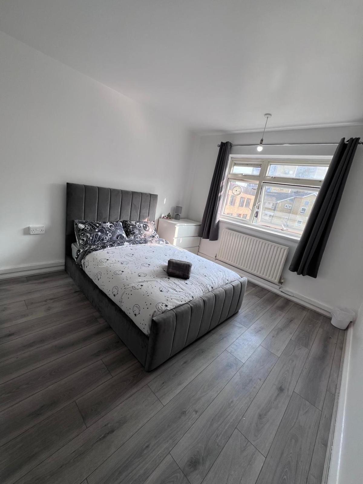 Modern In A 4 Bedroom Flat In London, Shared Bathroom! Alloggio in famiglia *