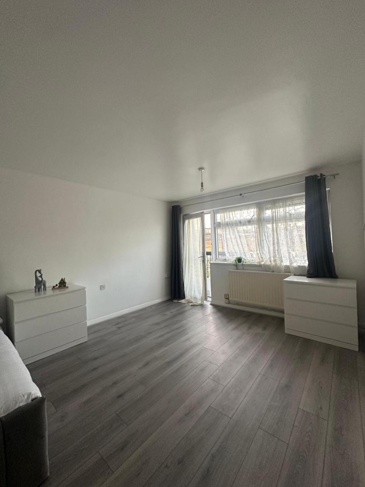 Modern In A 4 Bedroom Flat In London, Shared Bathroom! Privatunterkunft London